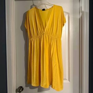 Summer sundress knee length great for the beach or picnic.